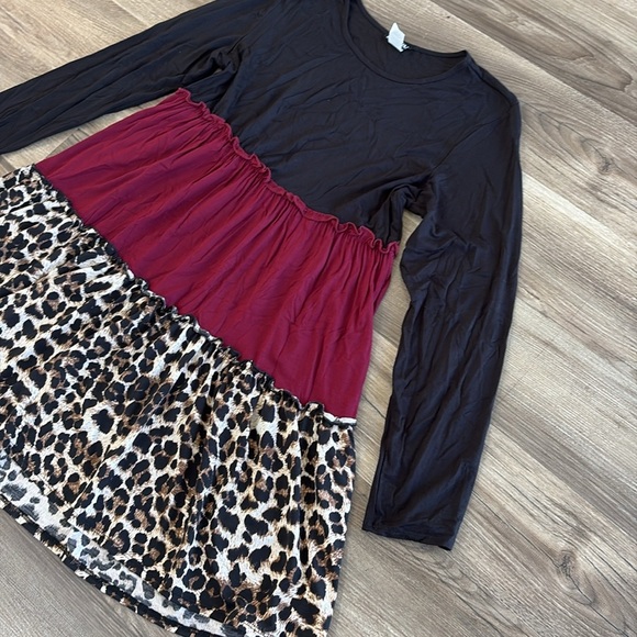 Women’s Long Sleeve Color Block Tunic Blouse – Size L – Black, Red, Leopard Prin - Picture 6 of 9